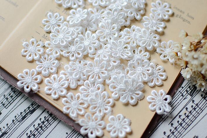 50 Stuks 17mm Off Witte Trouwjurk Bloemen Borduren Naaien Patches Kant Applique Bloem Versieringen DIY Craft