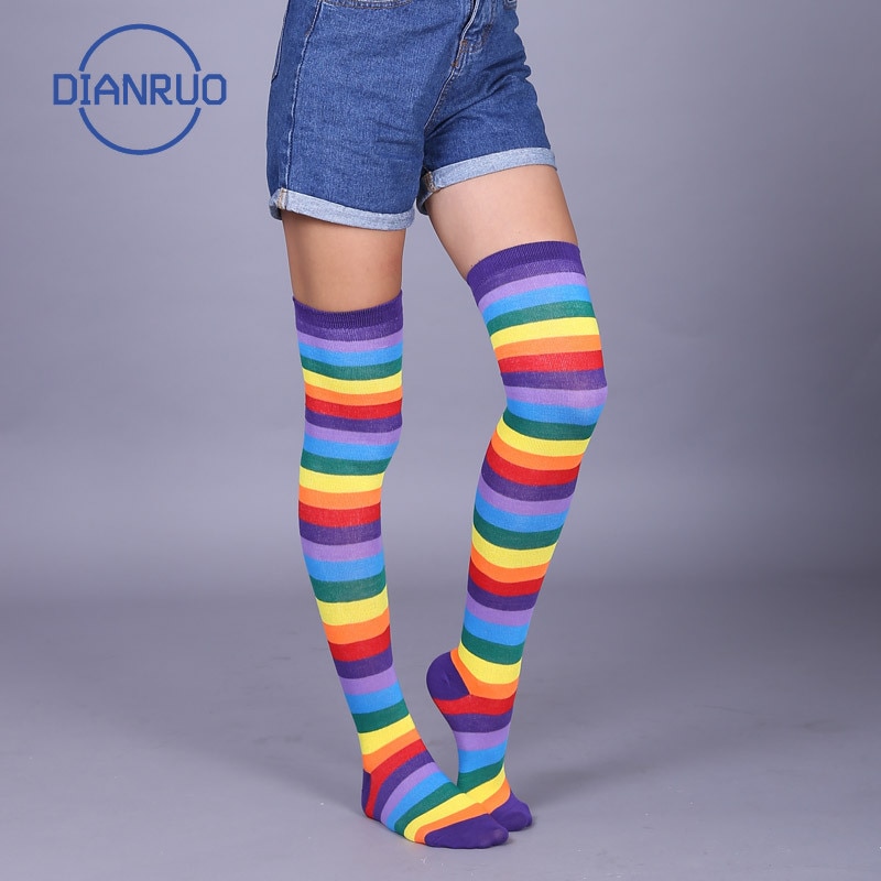 Dianruo multicolor regenboog gestreepte kousen dames lange sokken schattige katoenen dij hoge gebreide dames overknee sokken  q90