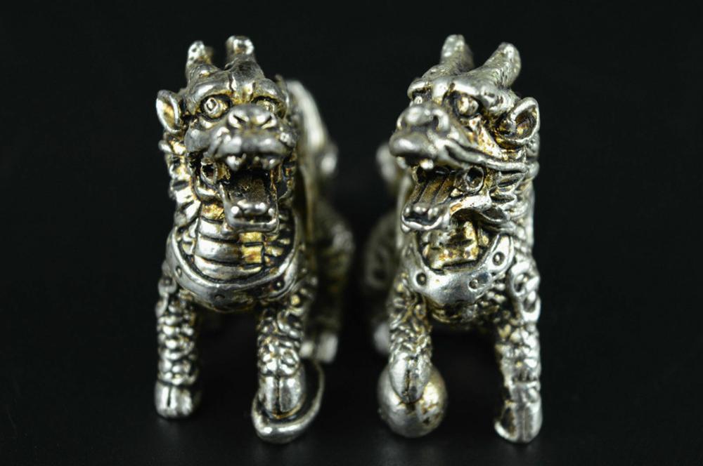 China Tibetaanse Zilveren Handwerk Gesneden Arrogantie Levensechte Kylin Lucky Paar Standbeeld