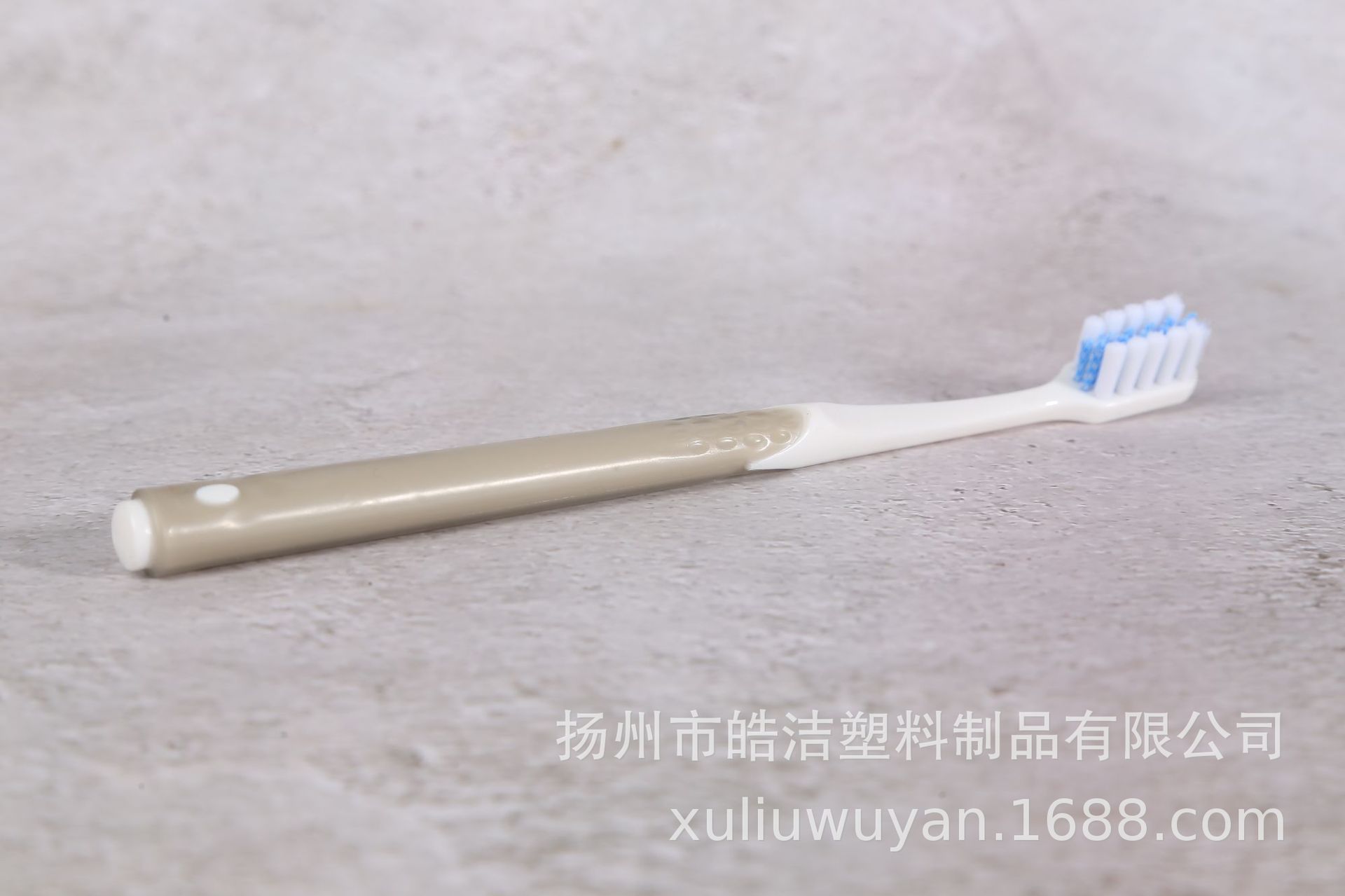 1 pce Adult toothbrush family independent pack: 1 pce- Color random