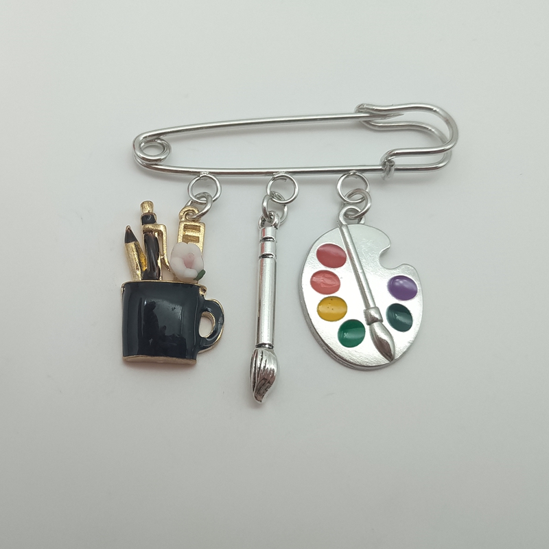 El broche de maestro de y erudioso te regalar mucho inspiración. Pequeño broche de para profesores y estudiantes.: Plata