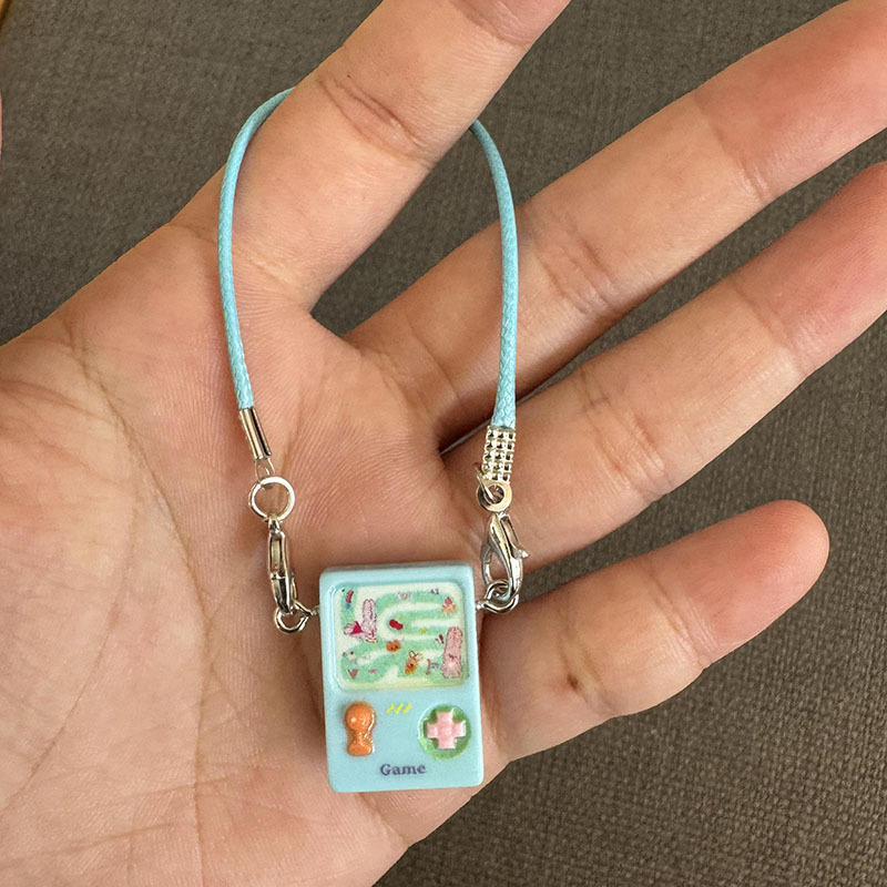 Dockskåpstillbehör smådjur miniatyr mobiltelefonmodell hängsmycke tecknad mini mobiltelefonmodell berlocker klä upp leksak: Mörk khaki