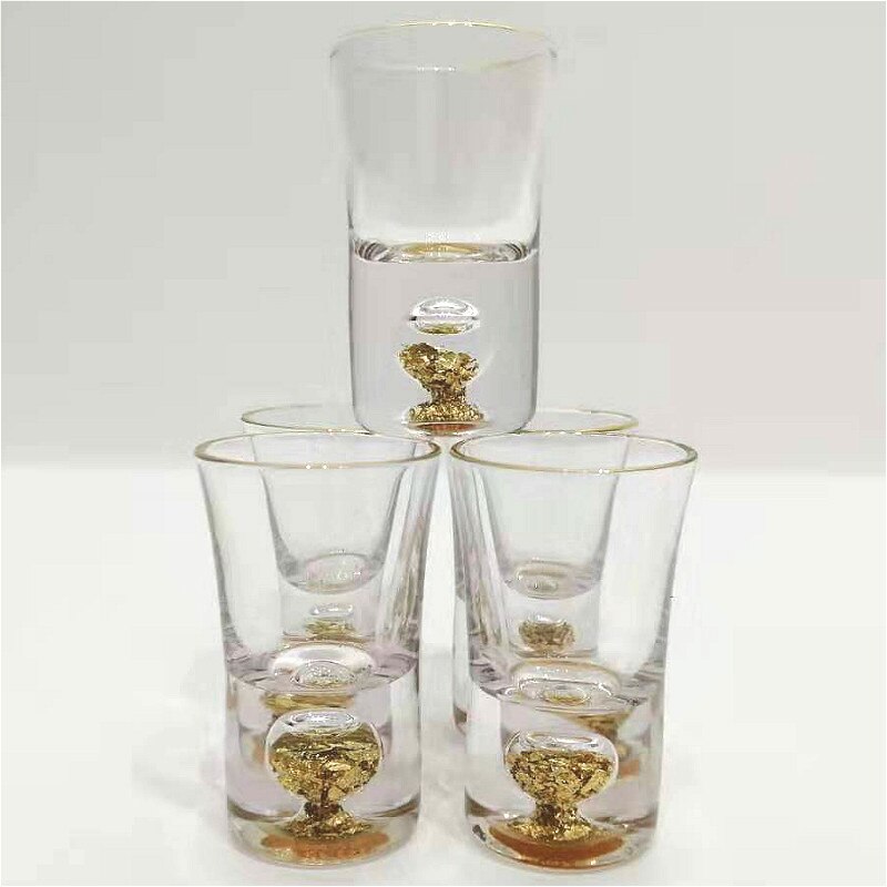 Serie de vasos de vidrio de lujo en colores dorado y ámbar Serie de vasos de vidrio de lujo en colores dorado y ámbar