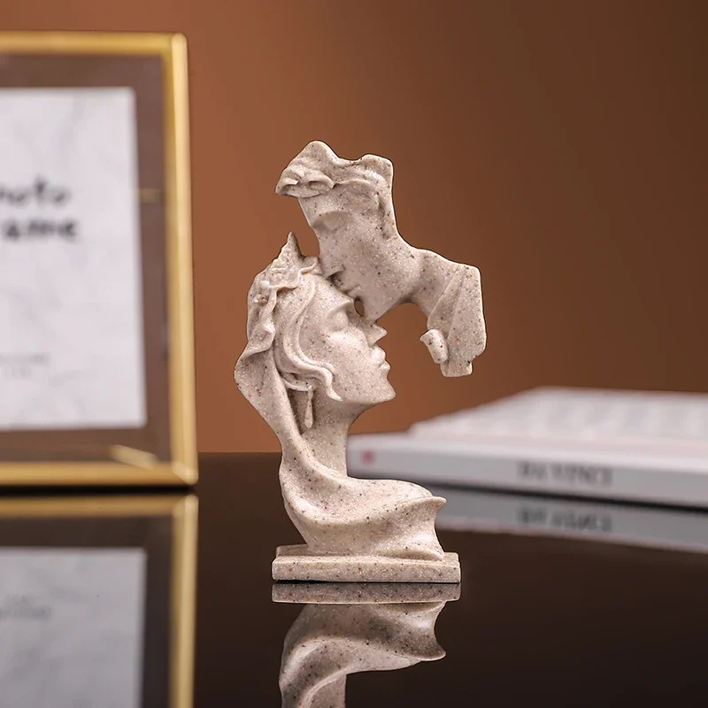 Mini estatua de amantes de la resina, modelo de postura besándose, escultura artesanal, adorno, decoración del hogar, decoración de gabinete de vino de escritorio
