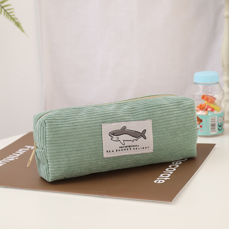 Estuche para lápices de pana bonito, estuche para bolígrafos con bordado de tiburón pequeño, para niñas y niños, suministros organizadores de papelería para escuela y oficina: Verde claro