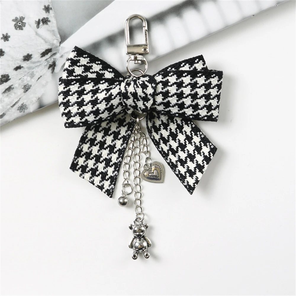 Zwart Wit Rooster Strik Sleutelhanger Parel Hart Link Chain Sleutelhanger Kwastje Metalen Beer Auto Trinket Handtas Hanger Accessorie: Black