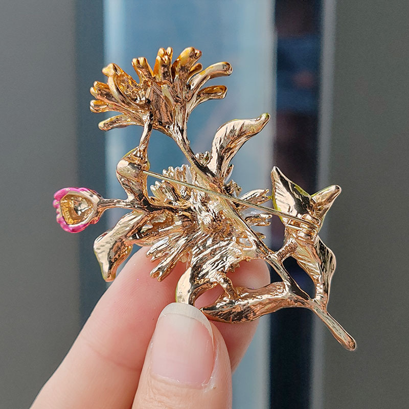 Broches clásicos esmaltados de margaritas y flores para mujer, alfileres de solapa para vestido, broche de ramo de boda a la , de joyería de lujo para mujer