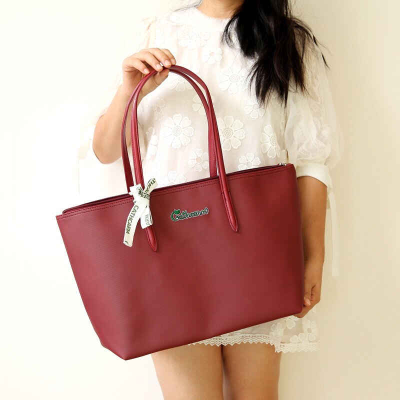 Crocodile shopping bag female bag shoulder bag large capacity commuter mommy bag shopping bag waterproof commuter tote bag: Wine red