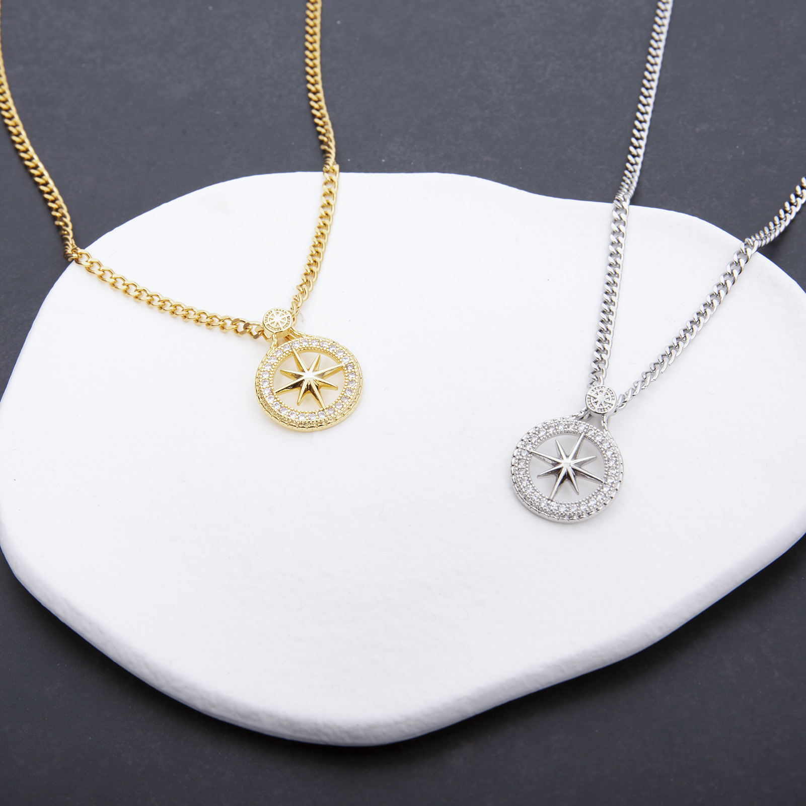 Cadena de acero de titanio chapada en oro de 18 quilates, collares de brújula CZ, joyería de hip hop SKZ, colgante de escenario, collar de circonia cúbica KPOP Merch