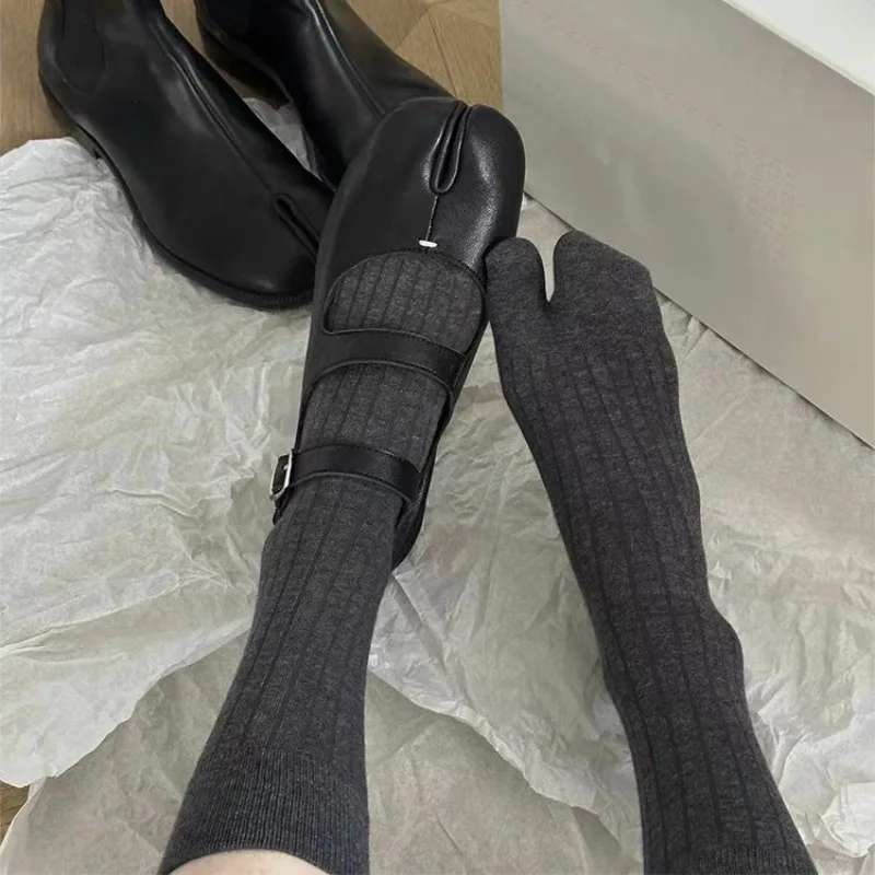Japanese Unisex Autumn Winter Two Finger Socks Black White Kimono Flip Flop Sandal Split Ninjia Tabi Toe Socks Harajuku
