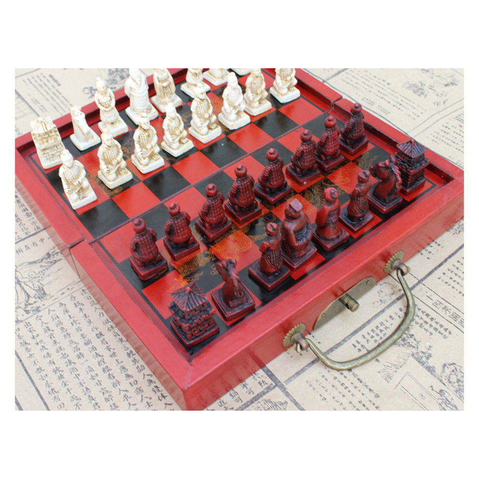 Boîte D'échecs Chinois Ancienne - Plateau En Terre Cuite Sculpté Avec Pièces, Vintage, Unique - Longueur 26 Cm