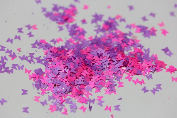 Neon pink lilla blanding opløsningsmiddelbestandige sommerfugle glitter spangles til nail art og anden gør-det-selv dekoration