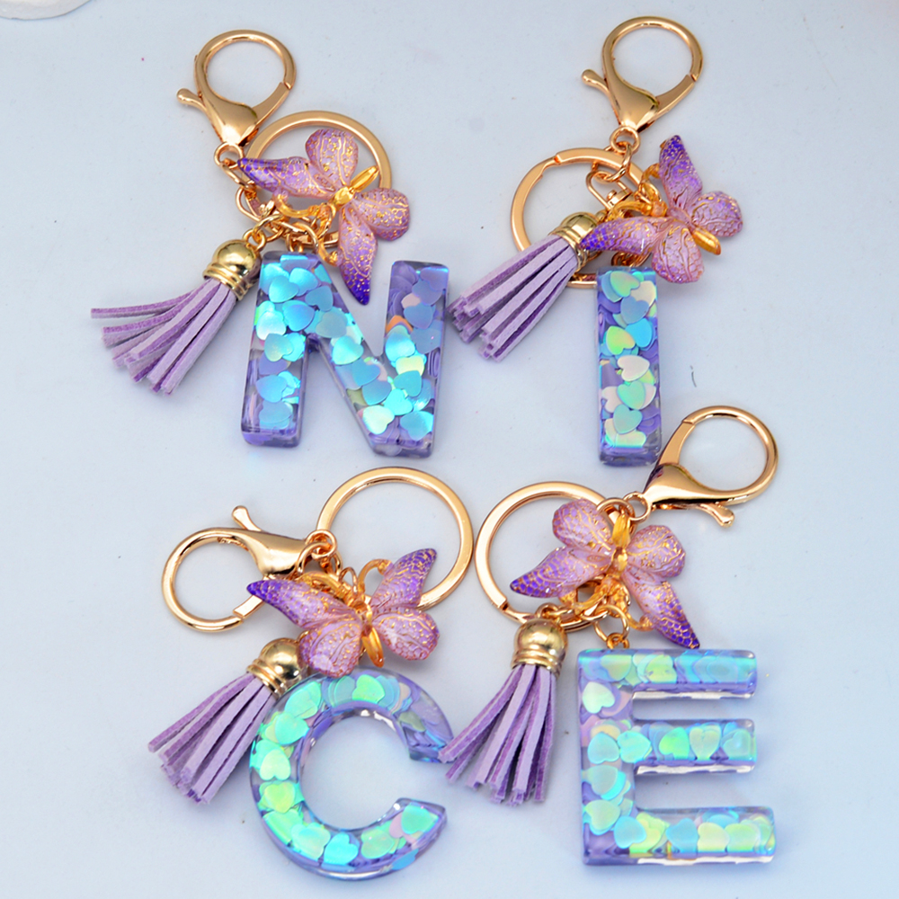 Exquisito llavero de resina brillante azul con 26 iniciales, llavero con colgante de borla de mariposa púrpura con letra de A a Z para mujeres y hombres, para parejas