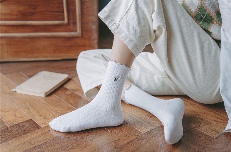 Japansk lille hvid blomst dame mid tube sokker broderi sokker lodrette striber luv sokker søde kawaii sokker