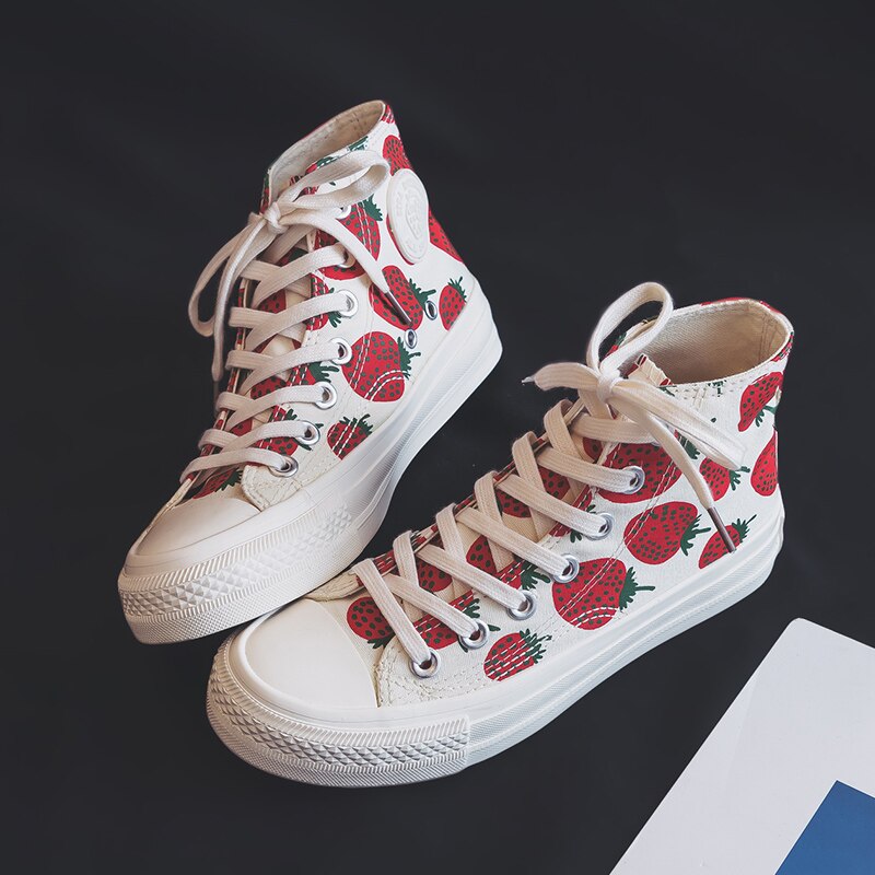 Femmes chaussures fraise toile chaussures haut coréen avec rétro Hong Kong style conseil chaussures chaussures plates chaussures vulcanisées