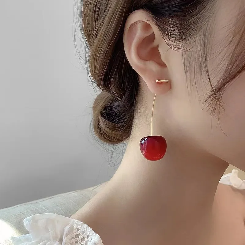 Zoete rode kersen oorbellen voor vrouwen, delicate fruitvormige hangende oorbellen, geschikt voor bruiloften en feestjes, koreaanse oorsieraden