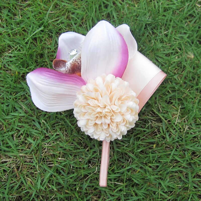 Kyunovia Blume Blume Ich bin Knopfloch Hochzeit Bräutigam Knopfloch Revers Stift Perle Armbinde Prom Ereignis Zubehör Party Handgelenk Korsage FE36