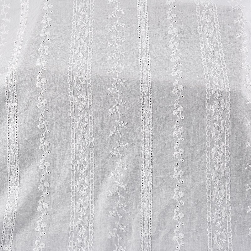 Hvitt bomullsstoff floral stripebroderi bomullsstoff maljestoff til kjole, skjorter, klessystoff, ved gården: 130 cm x 5 yard