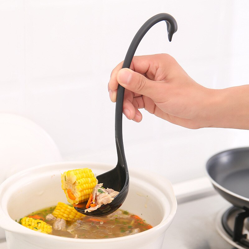 1 stk køkken tilbehør svane suppe ske lang skaft grød monster ske med bakke køkken madlavningsværktøj gå kend