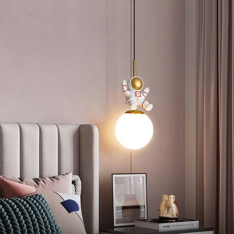 Lámpara colgante para la cama de la habitación de los niños, luz minimalista moderna, lámpara de lujo para dormitorio de niño, lámpara de Luna, candelabro pequeño de astronauta