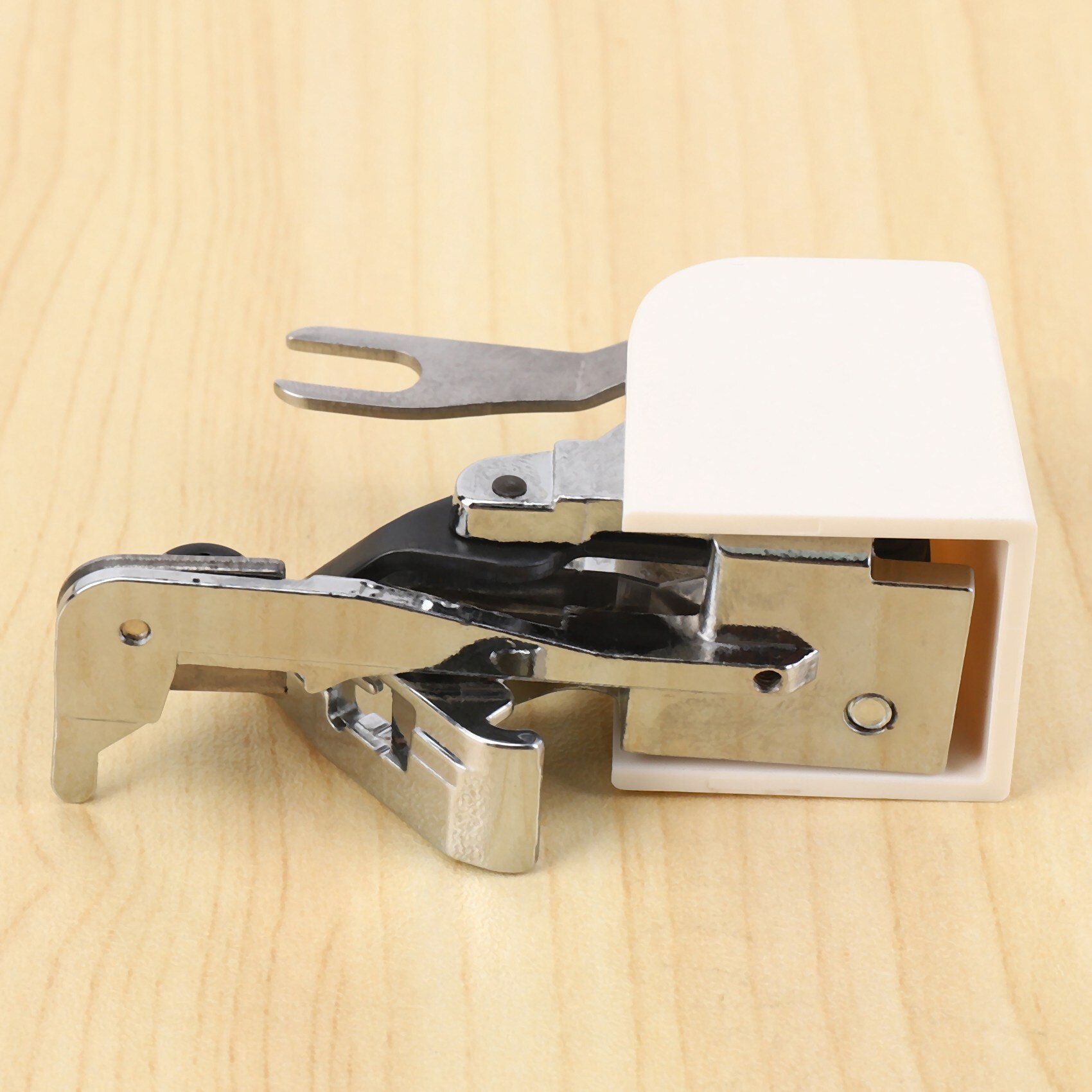 1Pcs Side Cutter Overlock Sewing Machine Presser Foot Feet Sewing Machine Attachment For All Low Shank Singer