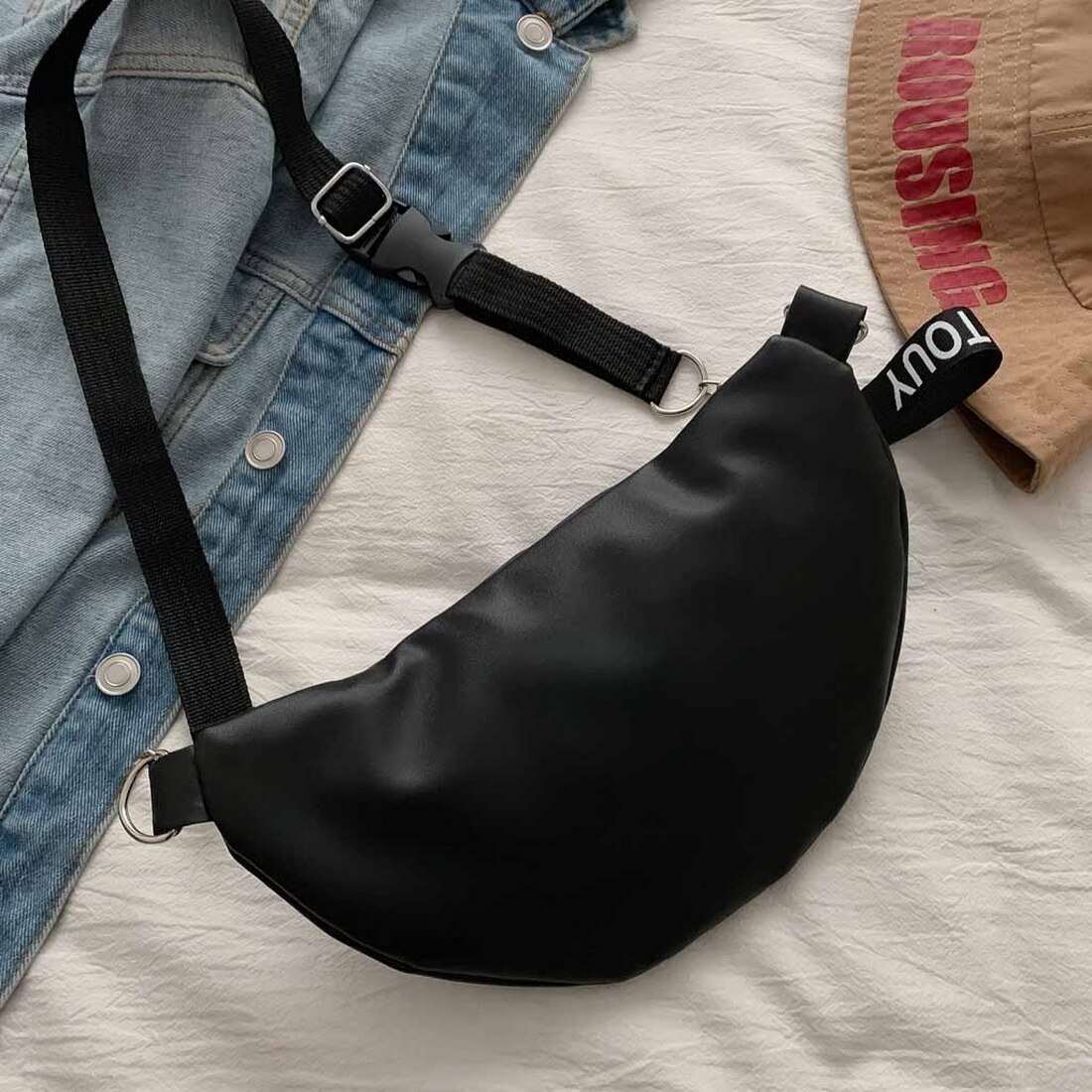 Women's Avocado Pendant Solid Color Saddle Bag Shoulder Diagonal Bag Pocket Simple chest bag сумка на пояс: black