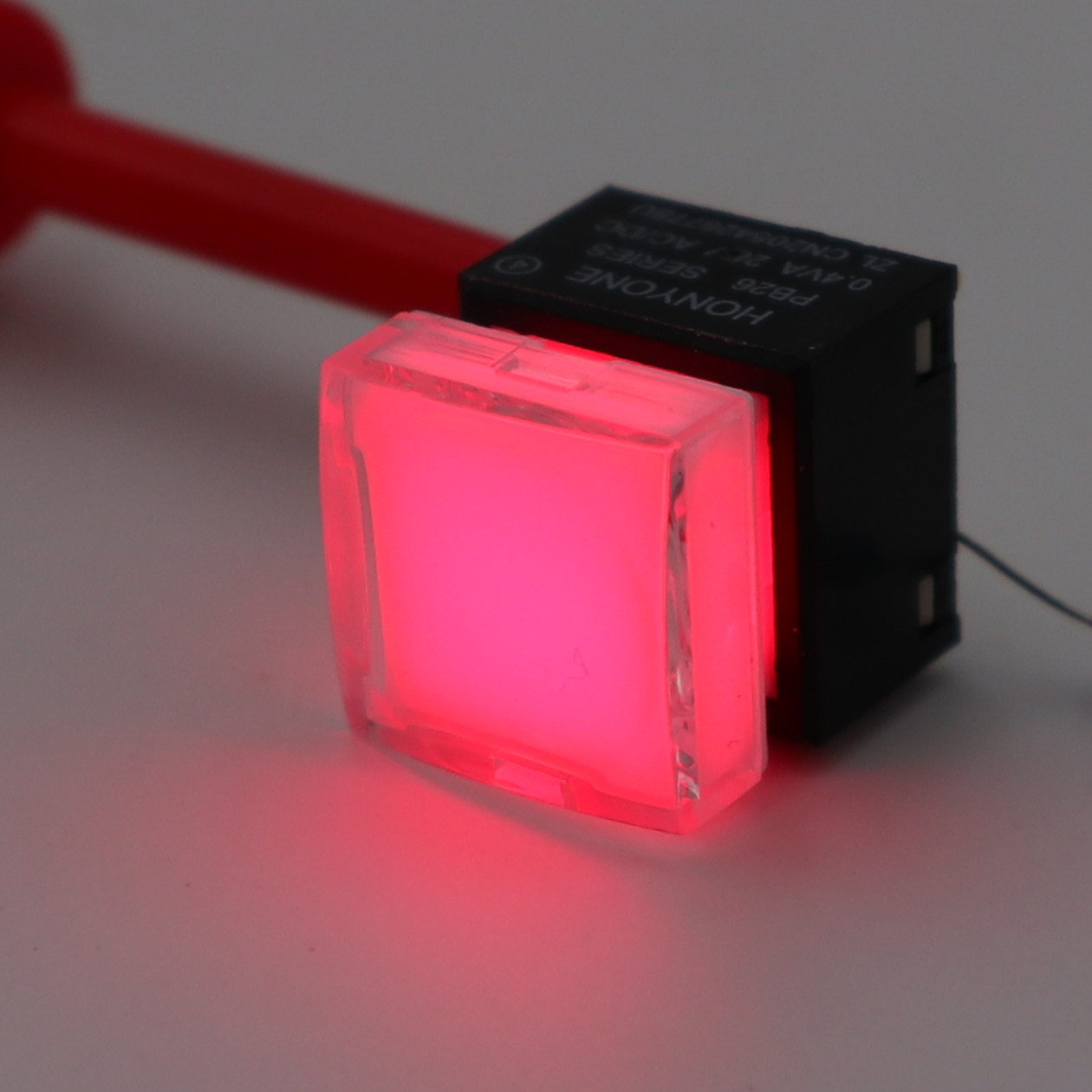 PB26-13M cuadrado 15*15mm con LED SPDT momentáneo auto-retorno botón pulsador PCB interruptor para procesador de vídeo: Red LED