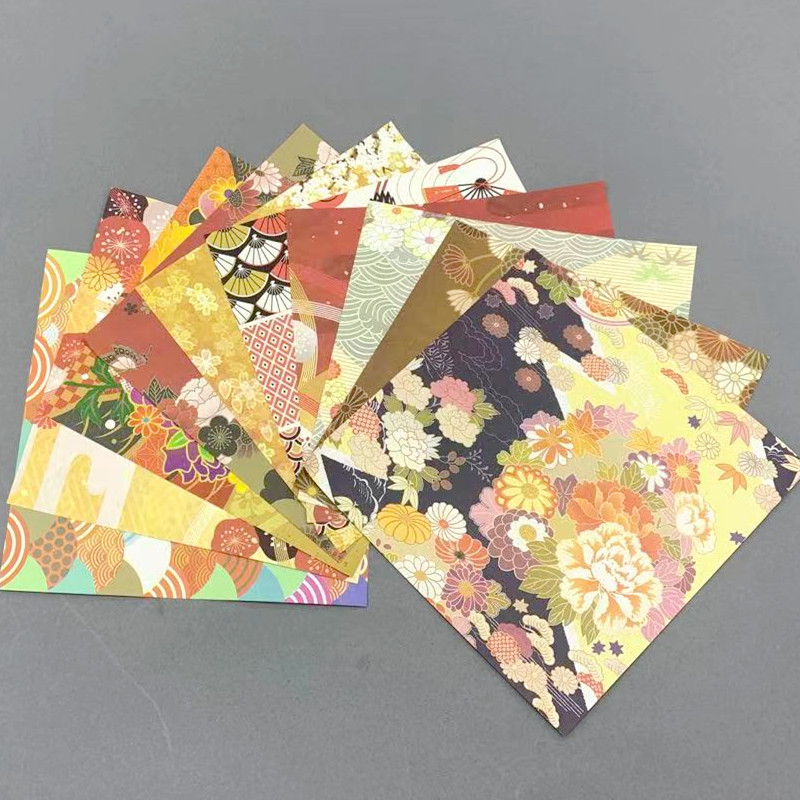 15cm 48pcsHandmade paper origami antique printing production love paper cranes special materials square patterns folding flowers: Light Yellow