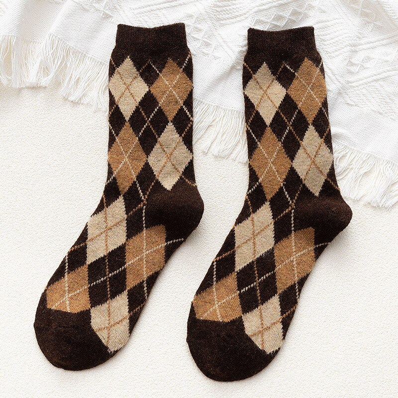 носки Women Socks Autumn Winter Thick Knit Warm Crew Socks Vintage Argyle Plaid Pattern Hosiery Preppy Style Happy Casual Socks: coffee