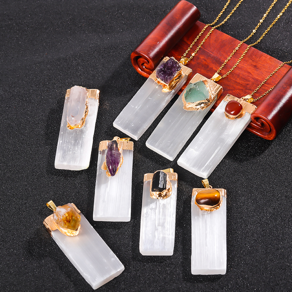 Amuleto de cristales curativos de Reiki con colgante rectangular plano de citrino amatista con incrustaciones de selenita cruda Natural con tapa chapada en oro