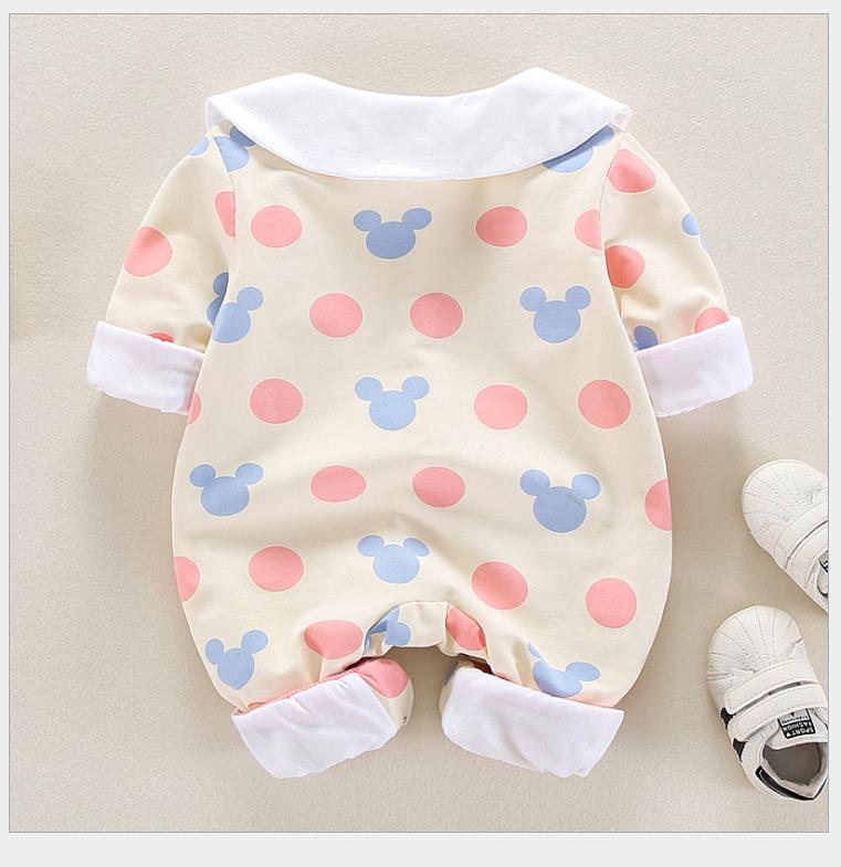 La ragazza della farfalla ah una più spessa del cappotto 1