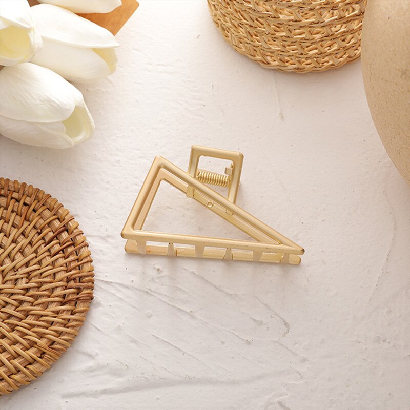 HUANZHI Korean Geometry Star Shell Gold Color Metal Simple Hollow Grip Claw Hair Clip for Women Girls Bath Accessories: 7