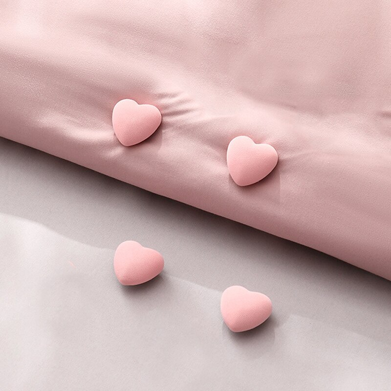 4PCS Quilt Holder Clips for bed sheet Cotton Non-slip Mushroom Quilt Blanket Clip Blankets Cover fixing Clip Heart-shaped: Pink heart