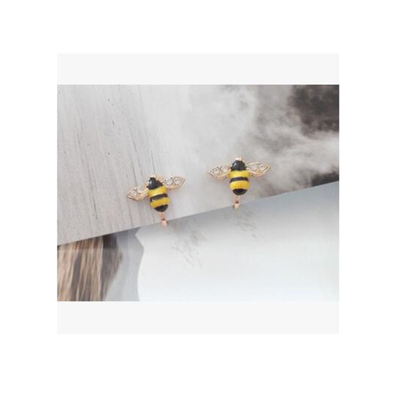 Grace Jun Cute Bee Clip on Earrings for Women Girl Popular No Pierced Earrings No Ear Hole Earrings