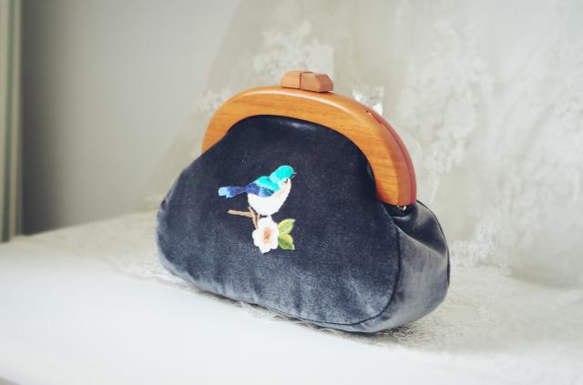 Angelatrancy bolso de mano bordado a mano Vintage Velour bolso de mano con pájaro flor pájaro terciopelo bolso mango de madera azul oscuro