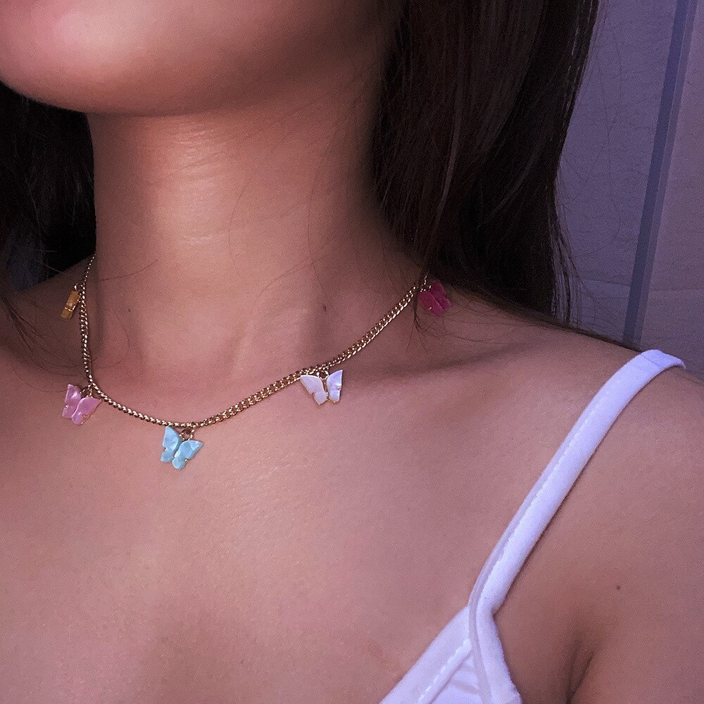Moda akrylowy motyl naszyjnik z frędzlami dla kobiet wielobarwne cukierki kolorowe motyle łańcuszek robić obojczyka choker komunikat biżuteria