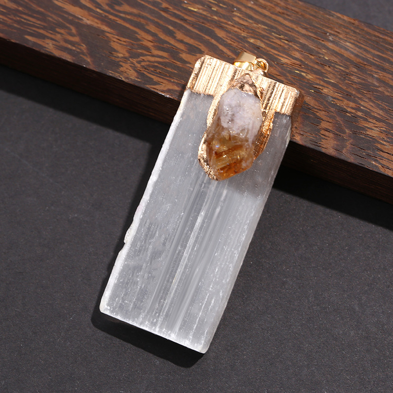 Amuleto de cristales curativos de Reiki con colgante rectangular plano de citrino amatista con incrustaciones de selenita cruda Natural con tapa chapada en oro