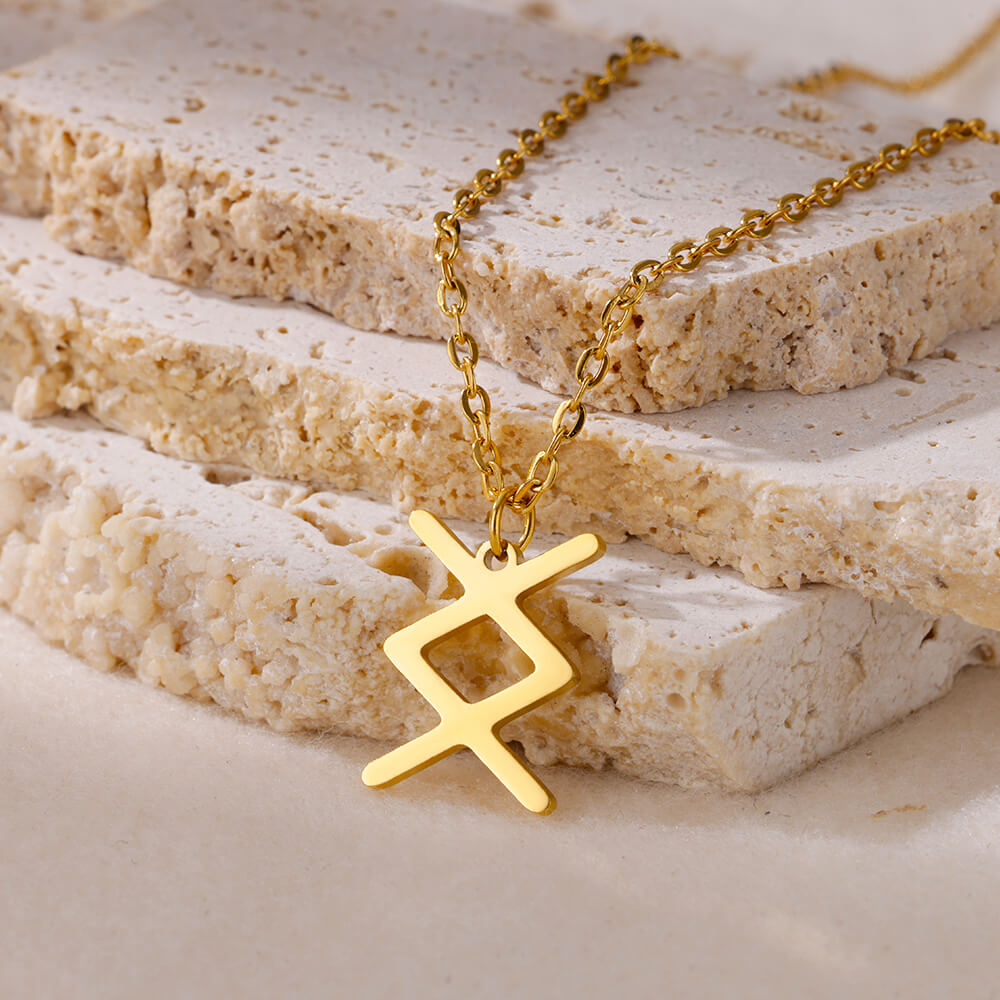 Pendentif runique nordique pour femme, collier de superposition rune viking, bijoux délicats minimalistes, breloque Futhlavabo Runes, pour personne âgée