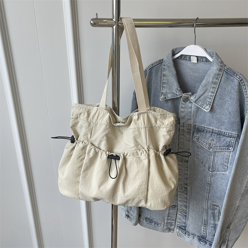 1 stycken stor väska i tyg med axelrem, arbets- och pendlingsväska: Beige