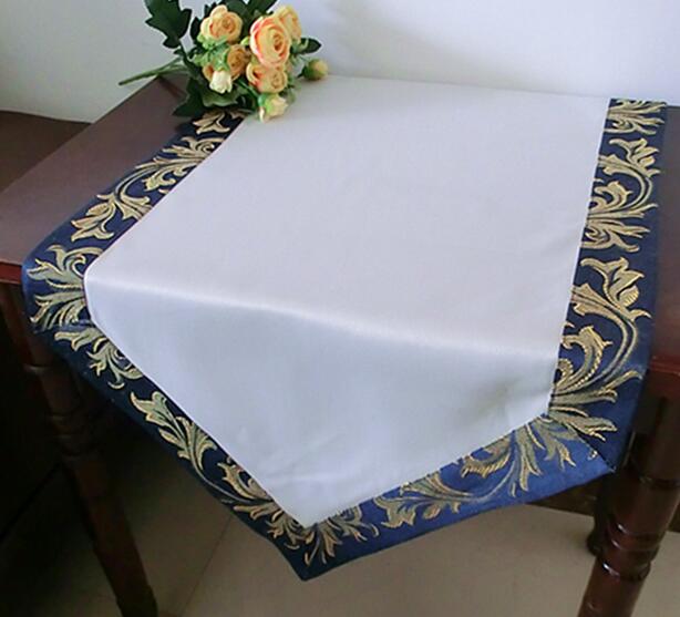 Luxe Wit Blauw Satijn Borduurwerk Bed Tafelloper Vlag Doek Cover Kant Tafelkleed Keuken Home Party Kerst Wedding Decor
