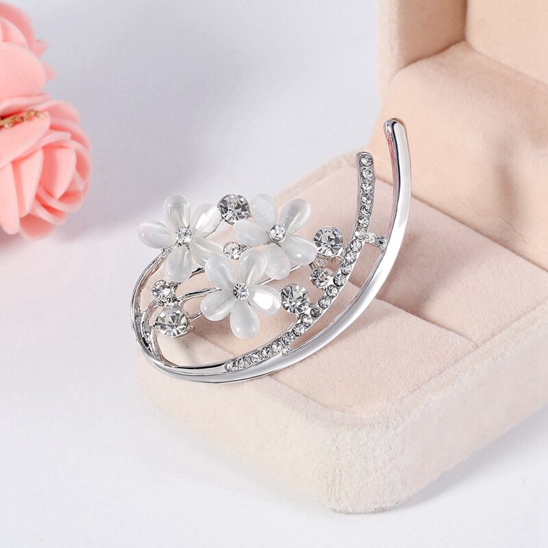 4Pcs Brooch Set - Flower Brooch with Accessories - Rhinestone Jewelry - Elegant Women's Accessory