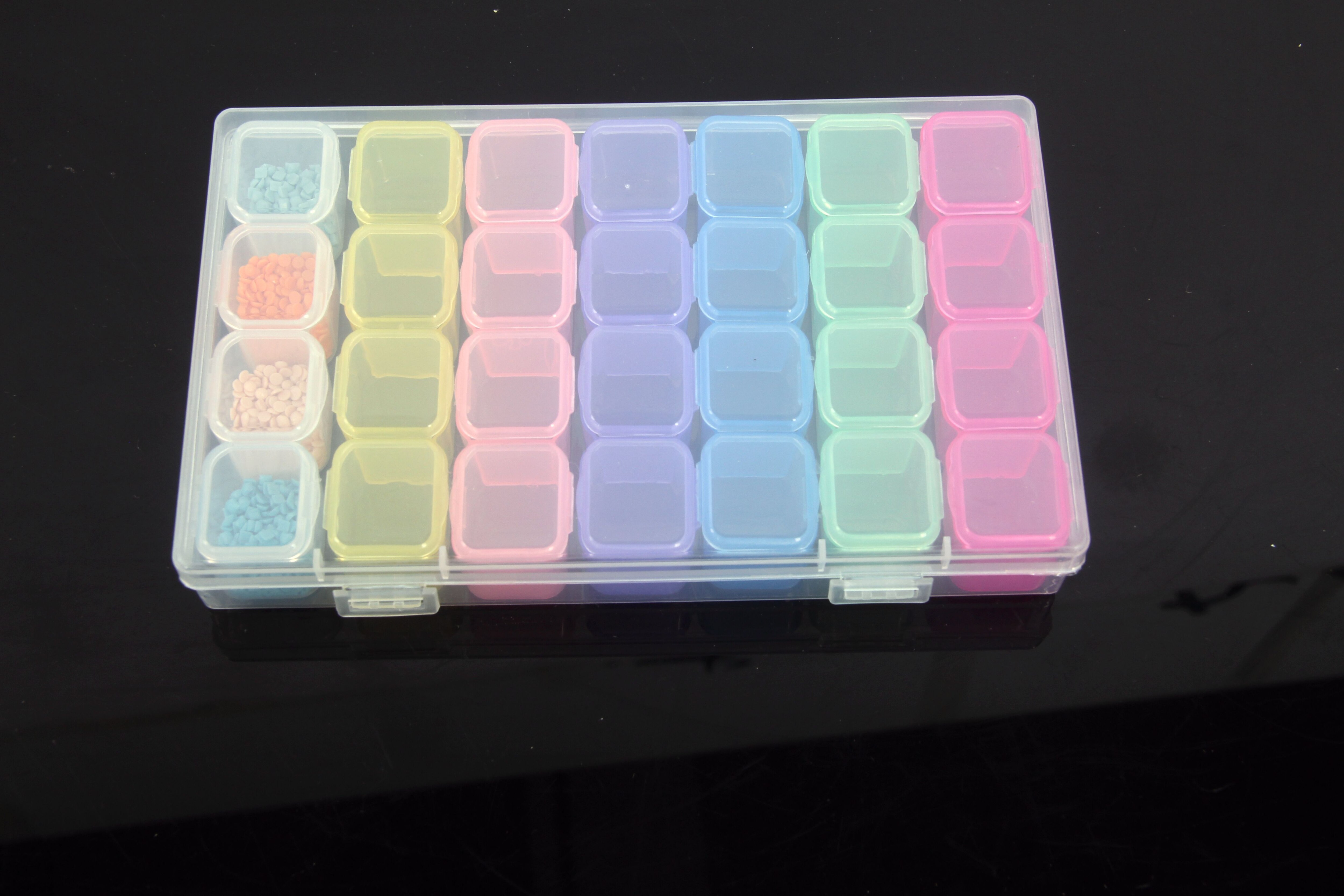 Caja de almacenamiento de perlas de plástico, organizador de cuentas, accesorios de pintura, bordado de diamantes, 28/56 ranuras: Verde claro