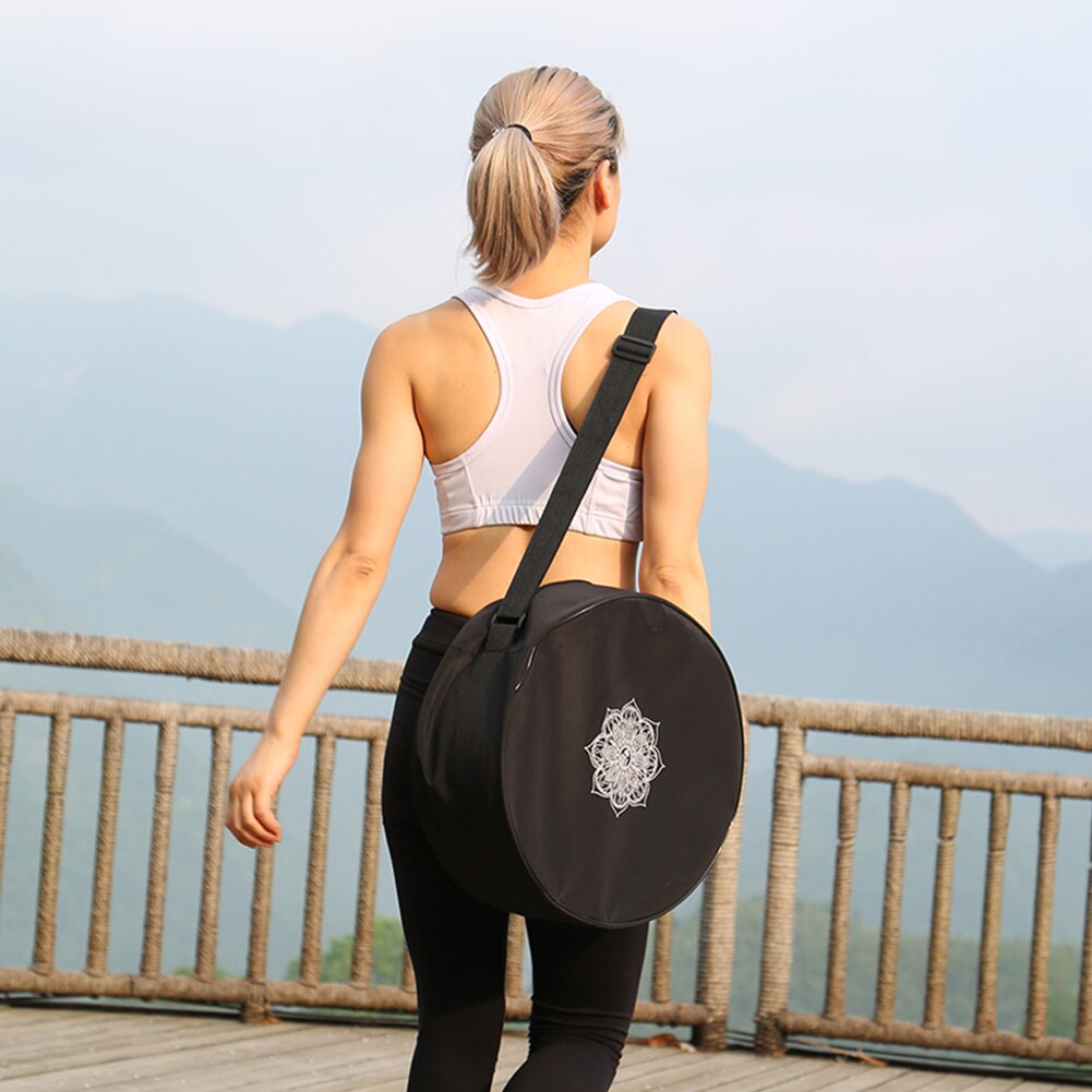 Verstellbarer riemen, bedruckte nylon-twill-sporttasche mit doppelreißverschluss, runder aufbewahrungsmöglichkeit für fitnessgeräte, yogatasche mit rollen, staubdicht, zum umhängen, als schultertasche geeignet