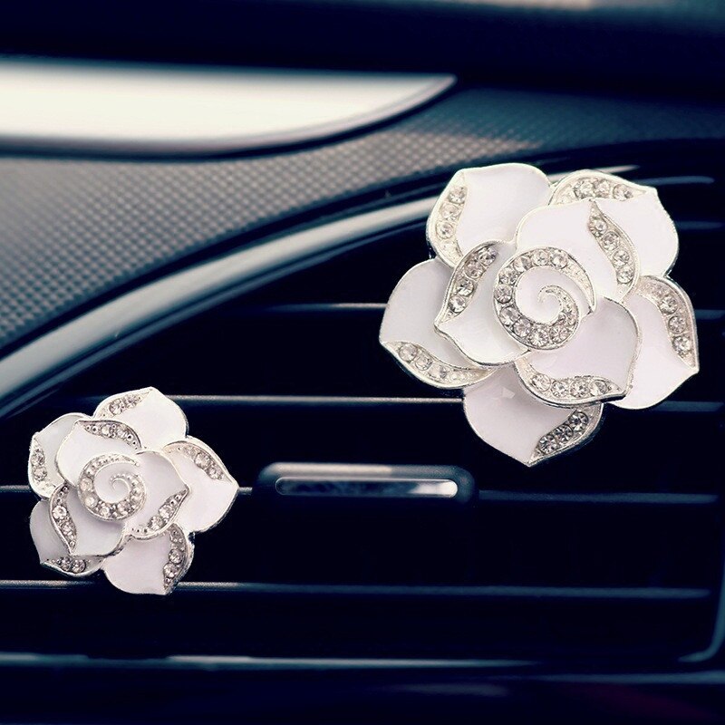 Udsøgt metalfarve blomster auto tilbehør styling smuk camellia bil parfume luftfriskende middel til klimaanlæg: Hvid