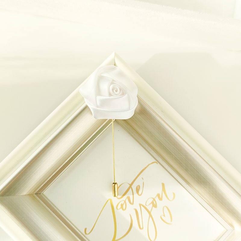 Alfileres Boutonniere para novio para hombre, ramillete de boda, broche para mujer, flores, rosas, ojal de seda para padrino de boda, accesorios para traje de matrimonio, graduación A: Blanco
