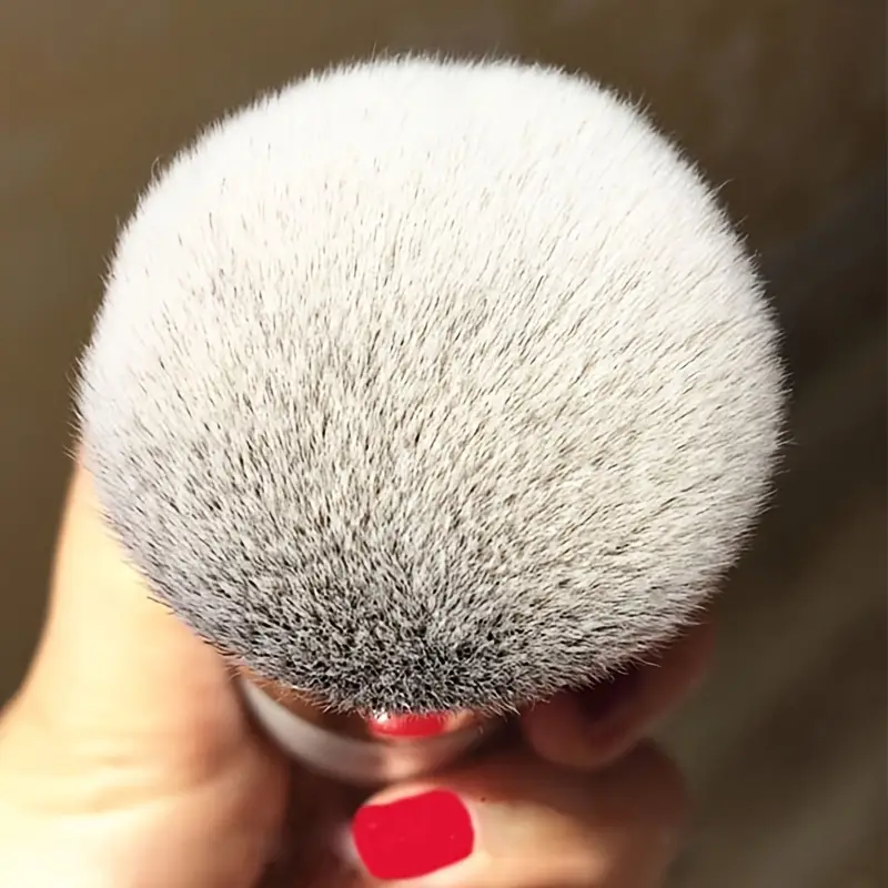 1pc meikkivoideharjaa, meikkiharja, meikkivoideharja sopii neutraalille iholle, hajuton polyesteriharjas