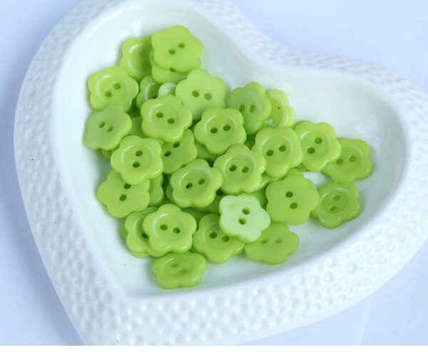 100 stks/partij Maat: 13mm Snoep Cartoon Bloem Knoppen voor Craft Baby Kinderkleding Knop Handgemaakte Scrapbooking Decoratie (ss-568)