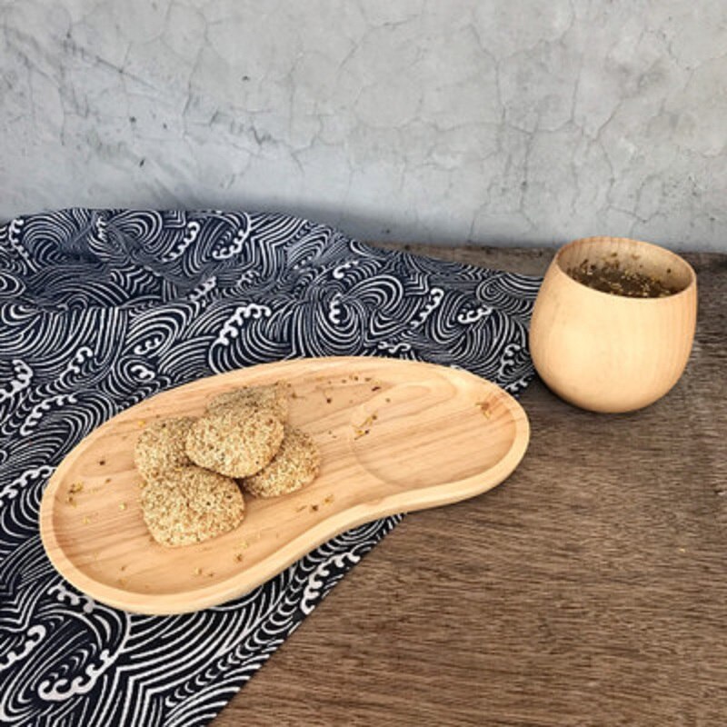 Delad fruktfat i japansk stil dim sum tårta träfat fat frukost tallrik servis