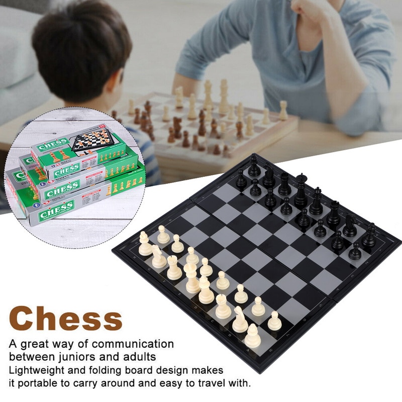 Jeu d'échecs médiéval de en bois composite,32 pièces dorées ou argentées, échiquier magnétique,