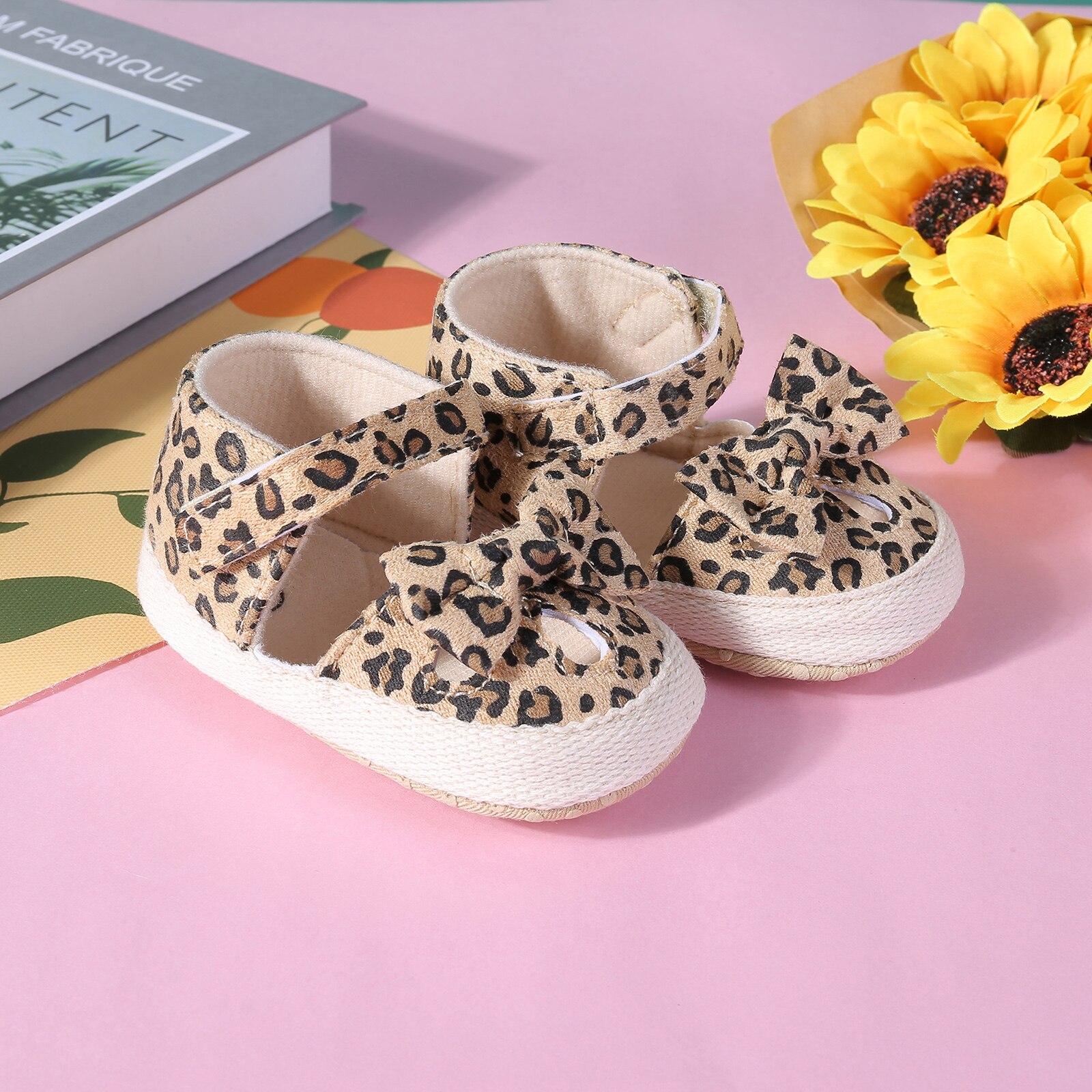 Scarpe da bambina per bambini sandali piatti per bambini sandali suola in gomma morbida antiscivolo estate Hollow Bow presepe First Walker Shoes